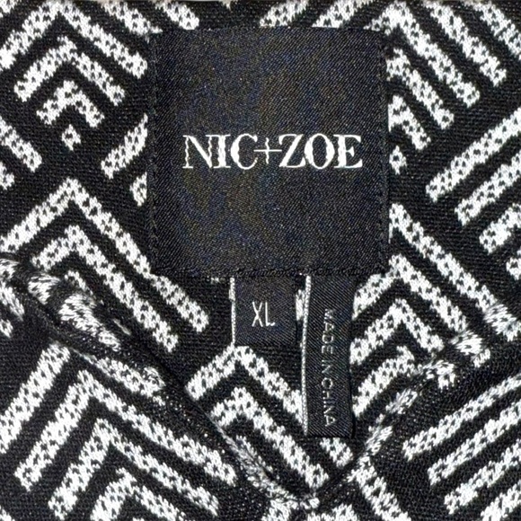 NIC+ZOE Geometric Peplum Sleeveless Blouse - XL Black/ White - Picture 5 of 11